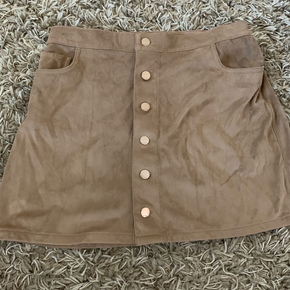 BRAND NEW EXPRESS BUTTON SKIRT